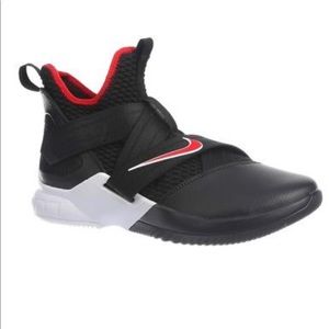 Nike Men’s LeBron soldier sneakers NWT